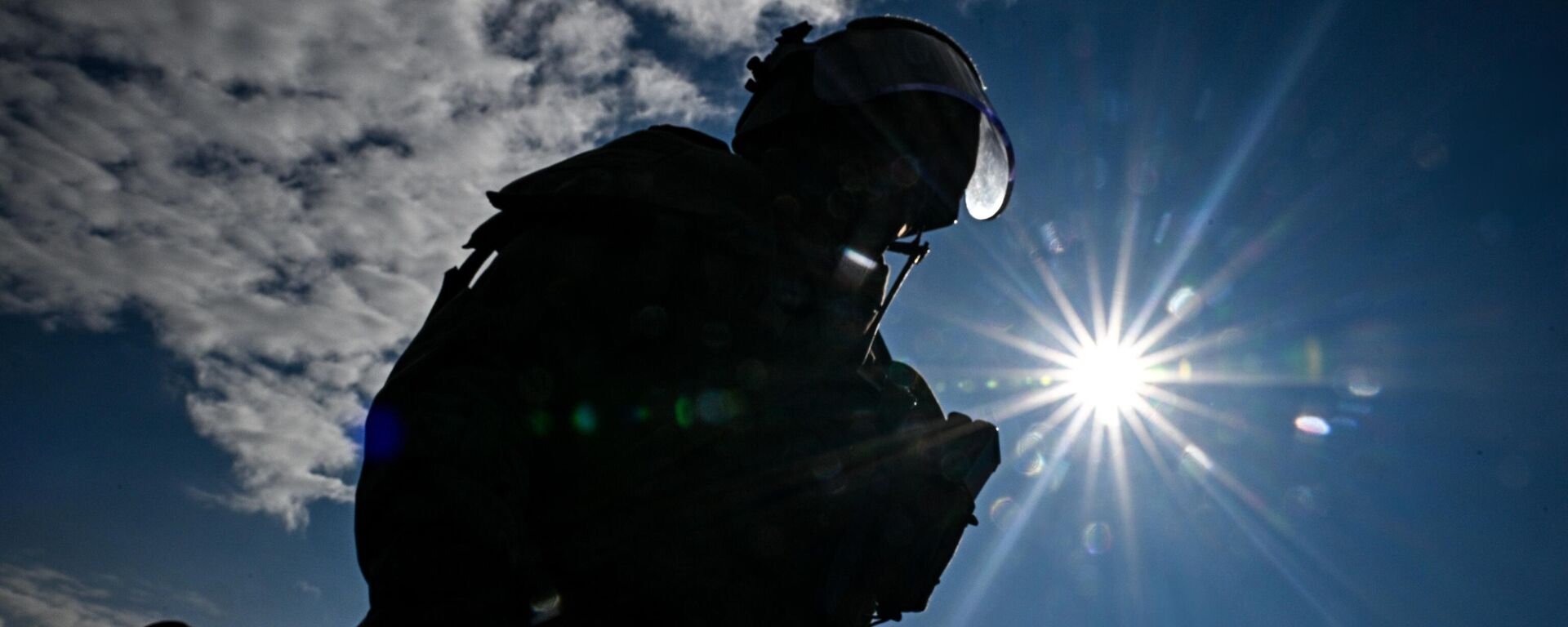 Специалист саперного полка ВС РФ в зоне спецоперации - Sputnik Латвия, 1920, 01.04.2025