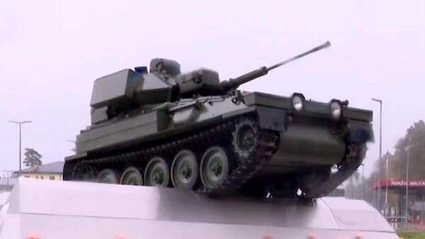 Скульптурная композиция на военной базе Национальных вооруженных сил в Кадаге - Sputnik Латвия