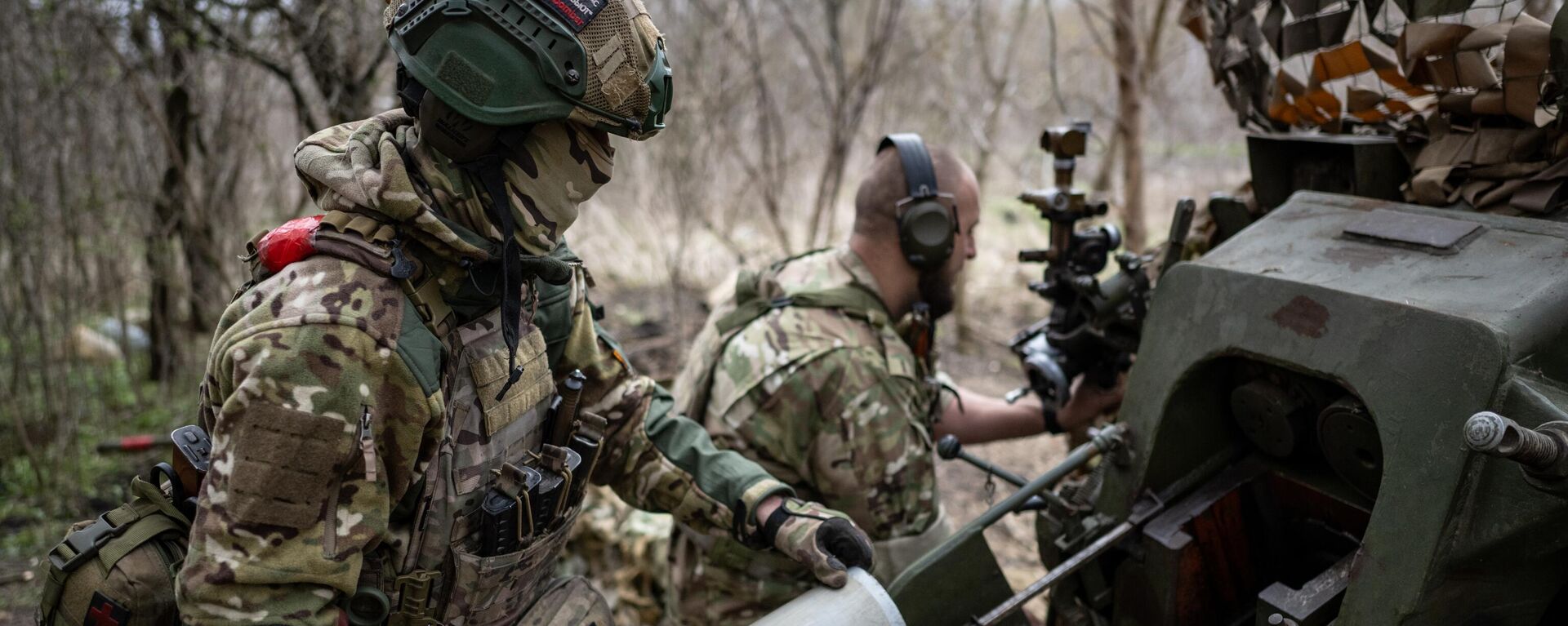 Боевая работа расчета пушки-гаубицы Д-20 ВС России в зоне СВО - Sputnik Латвия, 1920, 10.04.2025