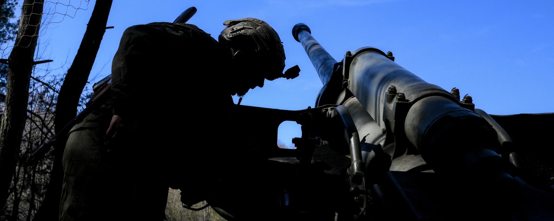 Боевая работа расчета гаубицы М-46 ВС РФ в зоне СВО - Sputnik Латвия, 1920, 16.04.2025