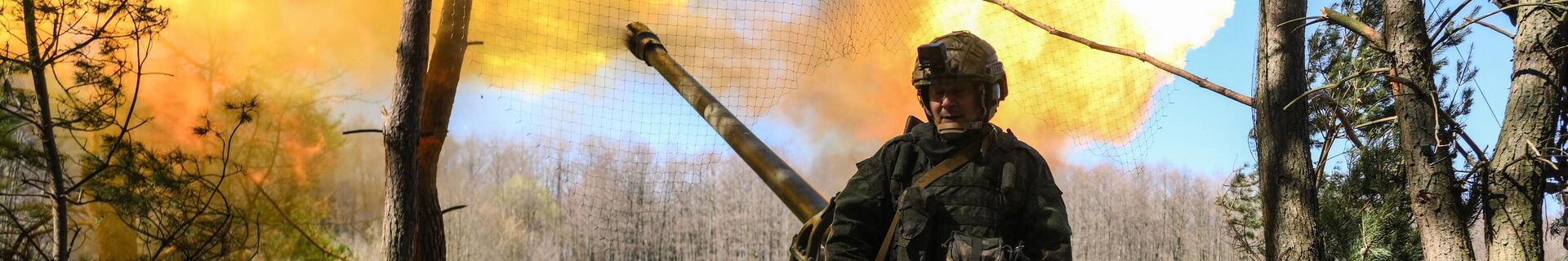 Боевая работа артиллерийского расчета 130-мм гаубицы М-46 30-го мотострелкового полка группировки войск Север ВС РФ - Sputnik Латвия, 1920, 28.02.2022