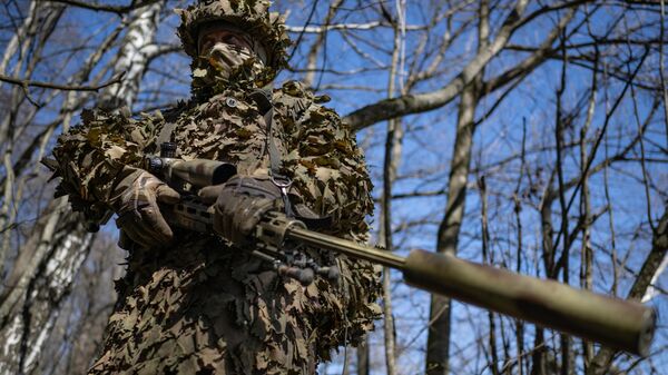 Снайпер ВС РФ в зоне проведения спецоперации - Sputnik Латвия