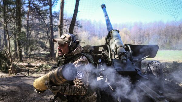 Боевая работа расчета 130-мм гаубицы М-46 ВС России в зоне СВО - Sputnik Латвия