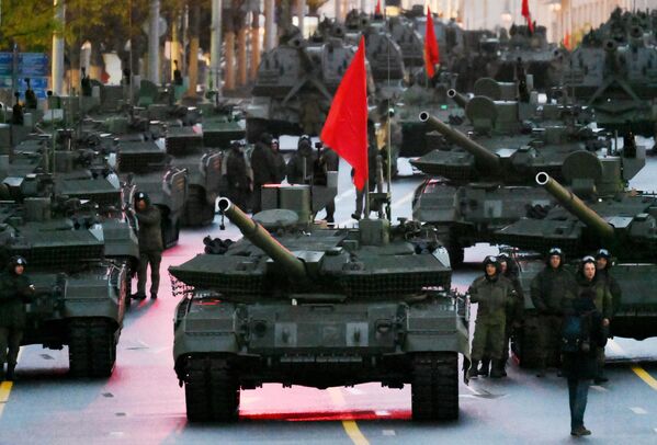 Т-90М на репетиции парада в Москве в честь 80-й годовщины Победы в Великой Отечественной войне. - Sputnik Латвия