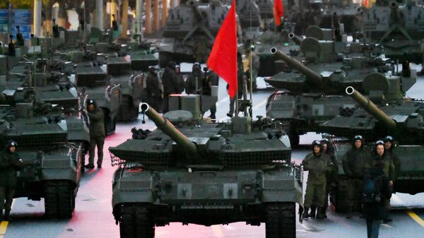 Т-90М на репетиции парада в Москве в честь 80-й годовщины Победы в Великой Отечественной войне - Sputnik Латвия