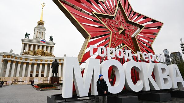 Украшение Москвы ко Дню Победы - Sputnik Латвия