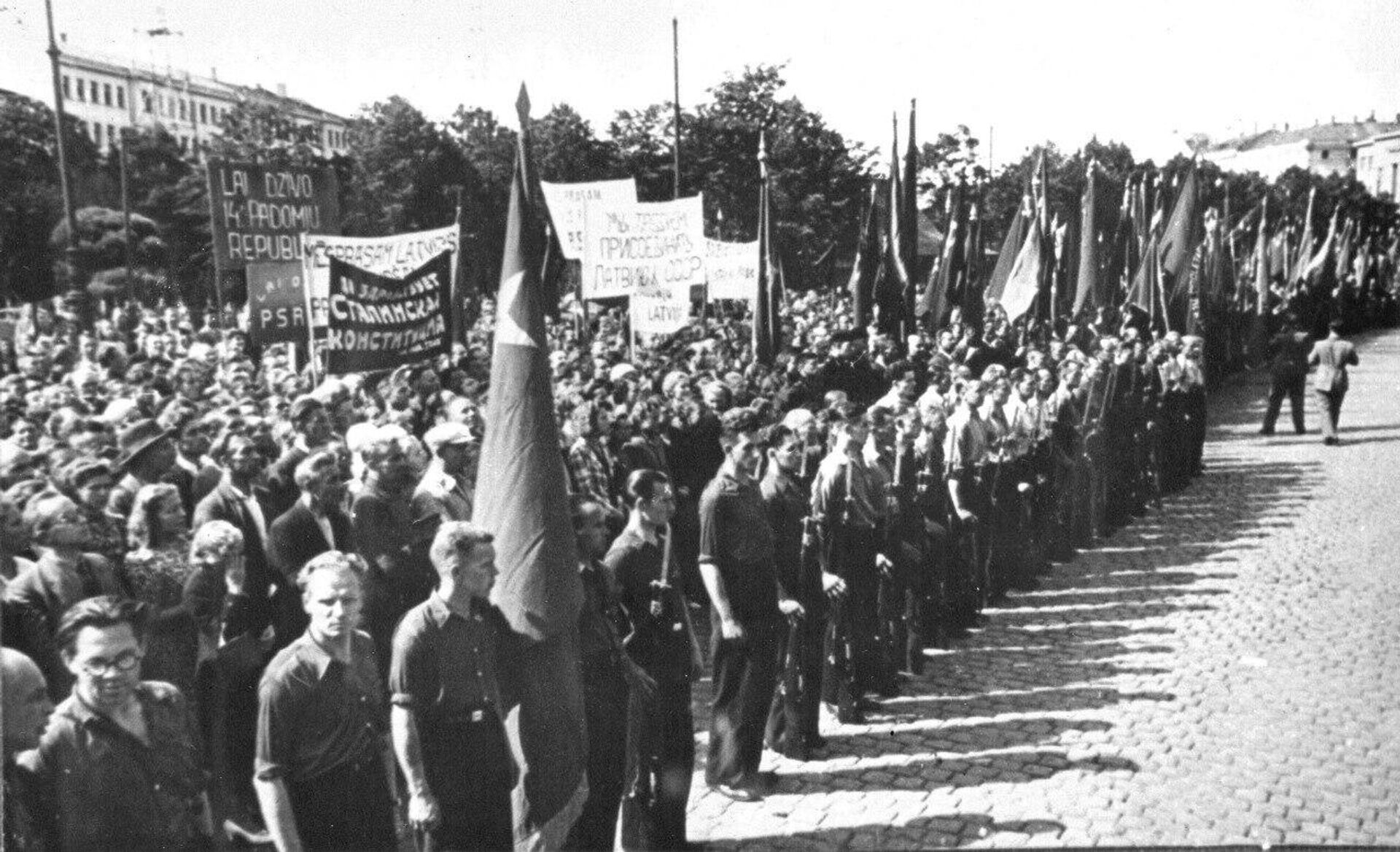 Рига, Привокзальная площадь, 31 июля 1940 г. - Sputnik Латвия, 1920, 07.05.2025