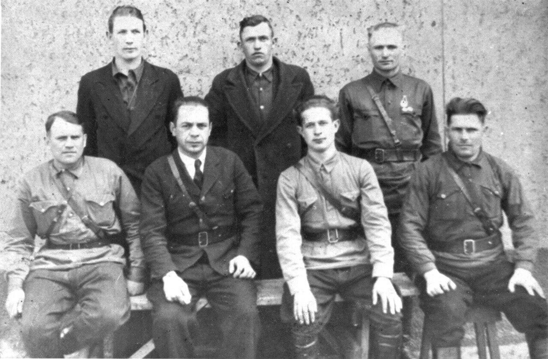 Гвардейцы 10-го батальона Рабочей гвардии, Московский форштадт, осень 1940 г. - Sputnik Латвия, 1920, 07.05.2025