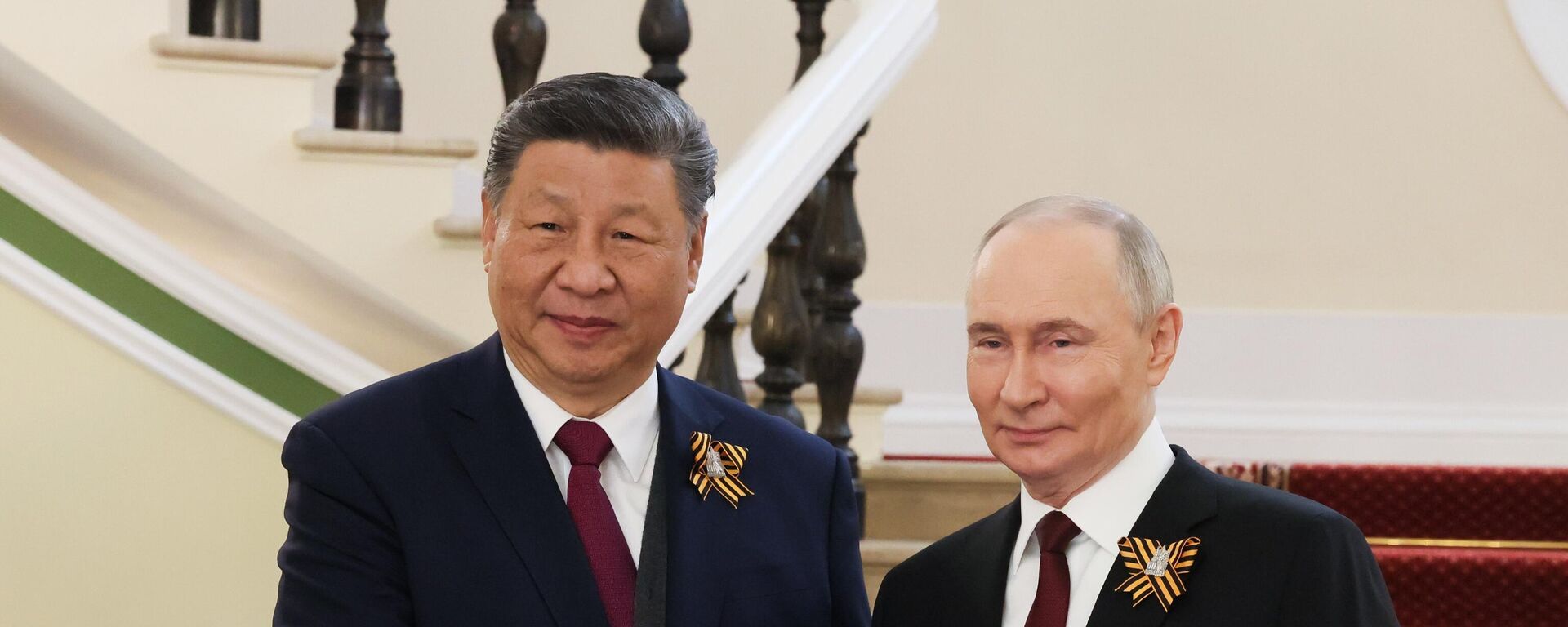 Президент РФ Владимир Путин и председатель КНР Си Цзиньпин - Sputnik Латвия, 1920, 13.05.2025