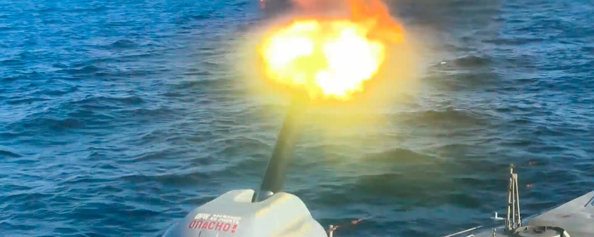 Малые десантные корабли ВМФ РФ провели боевое учение в Балтийском море - Sputnik Латвия, 1920, 26.05.2025