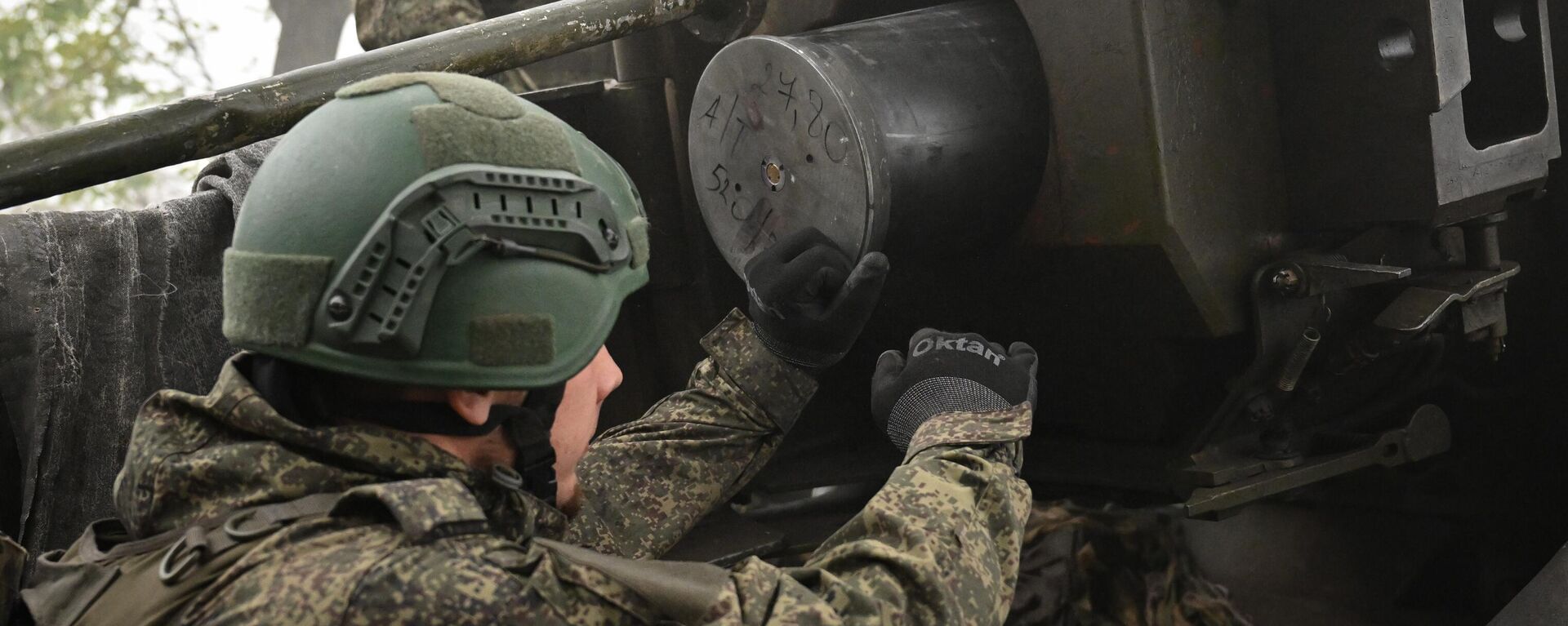 Боевая работа расчета пушки 2С5 Гиацинт-С ВС России в зоне СВО - Sputnik Латвия, 1920, 29.05.2025