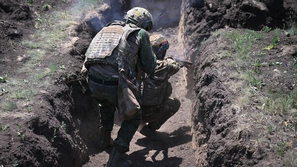 Военнослужащие ВС РФ на полигоне в зоне спецоперации - Sputnik Латвия