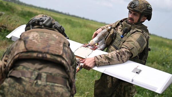 Боевая работа расчета ударного БПЛА Молния ВС РФ в зоне СВО - Sputnik Латвия