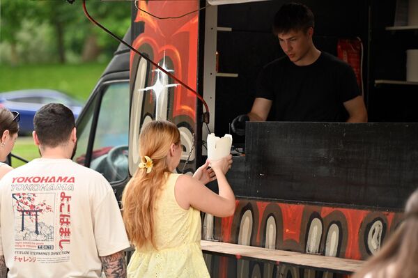 В Вильнюсе 6 июня прошел фестиваль Food truck 2025. В Вильнюсе 6 июня прошел фестиваль Food truck 2025. - Sputnik Латвия