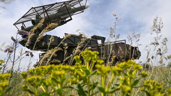 Боевое дежурство расчетов ЗРК Бук группировки войск Центр на Красноармейском направлении СВО - Sputnik Латвия