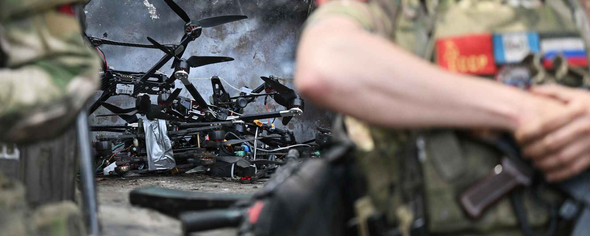 Украинские FPV-дроны, сбитые российскими бойцами поста воздушного наблюдения в зоне СВО - Sputnik Латвия, 1920, 16.06.2025