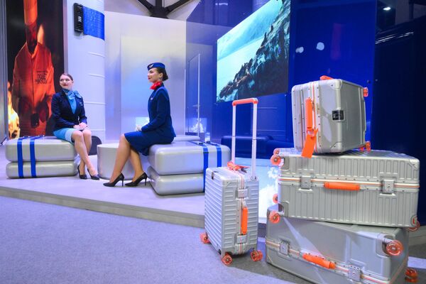Посетители стенда "Аэрофлота" смогли оставить пожелания пассажирам авиакомпании на специальных планшетах. Посетители стенда "Аэрофлота" смогли оставить пожелания пассажирам авиакомпании на специальных планшетах. - Sputnik Латвия