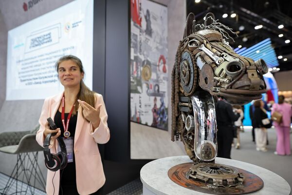 Деловая программа форума разделена на четыре смысловых трека: "Человек в новом мире", "Среда для жизни", "Технологии: стремление к лидерству", "Экономика развития: обеспечивая рост". Деловая программа форума разделена на четыре смысловых трека: "Человек в новом мире", "Среда для жизни", "Технологии: стремление к лидерству", "Экономика развития: обеспечивая рост". - Sputnik Латвия