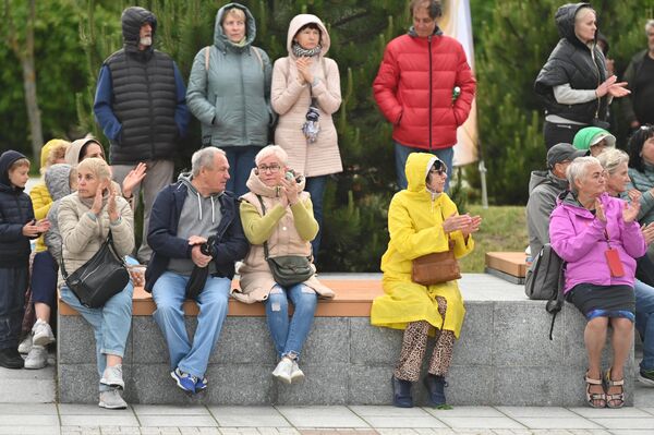 По словам организаторов, в Паланге, где преобладают большие концерты, активная ночная жизнь и тысячи туристов, не удалось бы создать такую уютную атмосферу, как того требует праздник Йонинес. По словам организаторов, в Паланге, где преобладают большие концерты, активная ночная жизнь и тысячи туристов, не удалось бы создать такую уютную атмосферу, как того требует праздник Йонинес. - Sputnik Латвия