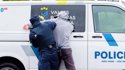 Задержание подозреваемого сотрудниками полиции Латвии