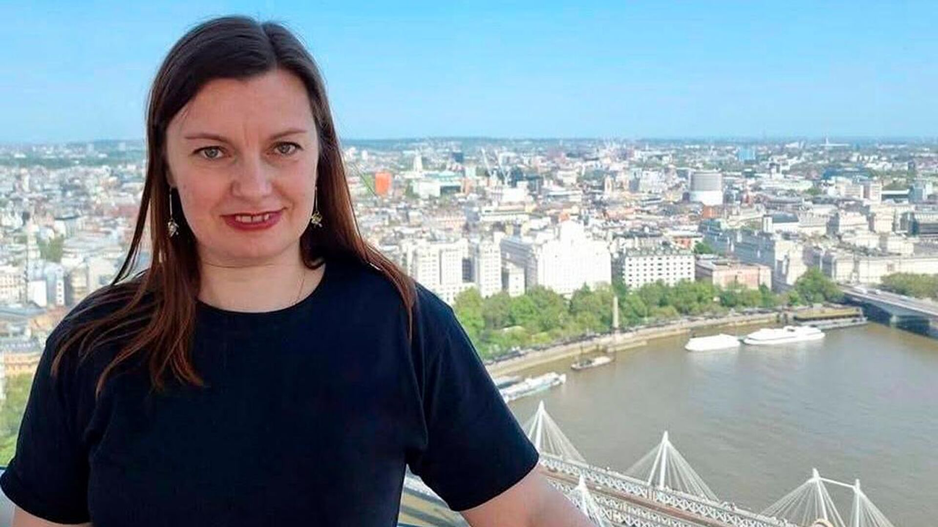 Бывшая жительница латвийского Даугавпилса Светлана, задержанная полицией Лондона из-за музыкального клипа Вики Цыгановой Вагнер Бывшая жительница латвийского Даугавпилса Светлана, задержанная полицией Лондона из-за музыкального клипа Вики Цыгановой Вагнер - Sputnik Латвия, 1920, 02.07.2025