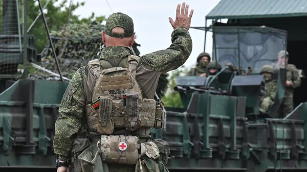 Бойцы экипажа бронепоезда Енисей ВС России в зоне СВО - Sputnik Латвия