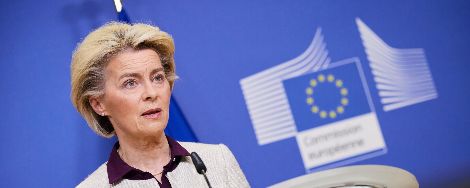 Глава Еврокомиссии Урсула фон дер Ляйен - Sputnik Латвия, 1920, 18.12.2025