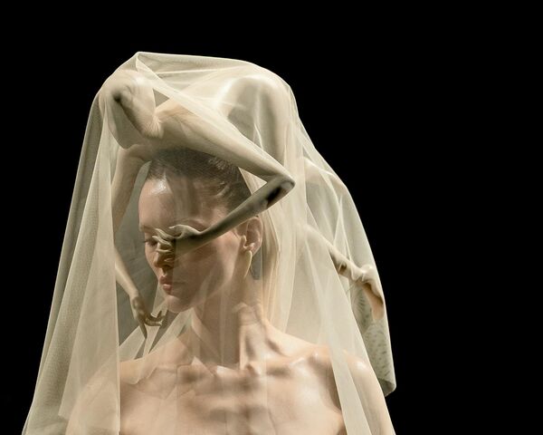 Показ коллекции Robert Wun Haute Couture осень/зима 2025/2026 в рамках Недели моды в Париже. Показ коллекции Robert Wun Haute Couture осень/зима 2025/2026 в рамках Недели моды в Париже. - Sputnik Латвия