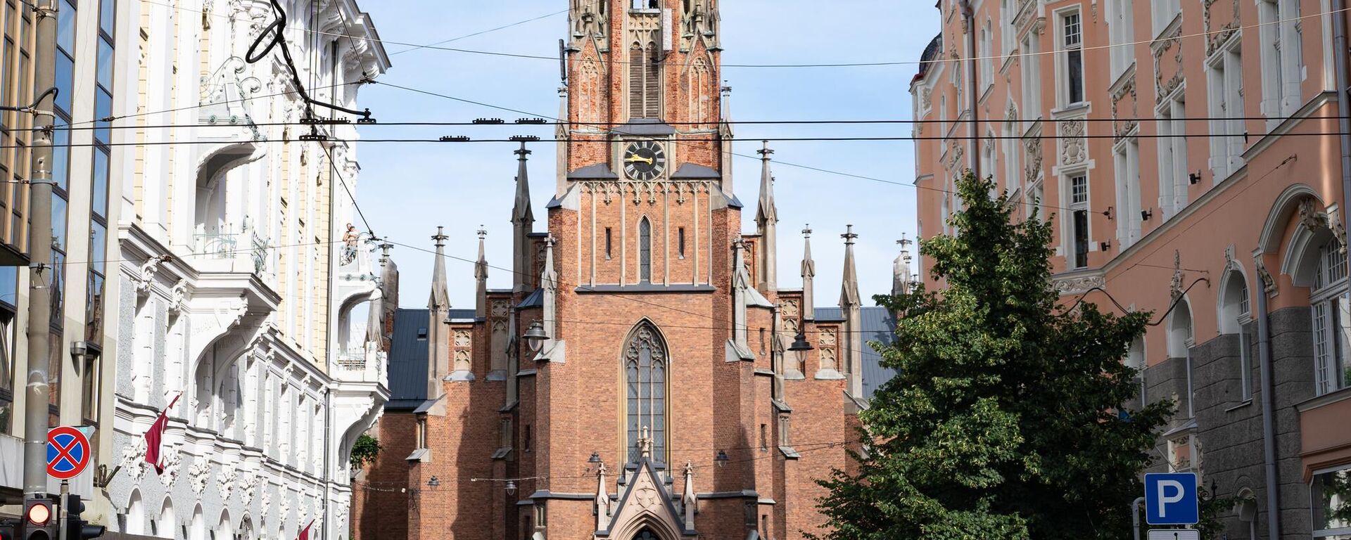 Шествие участников Фестиваля песни и танца школьной молодежи - Sputnik Латвия, 1920, 17.08.2025