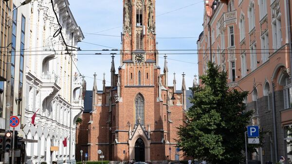 Шествие участников Фестиваля песни и танца школьной молодежи - Sputnik Латвия