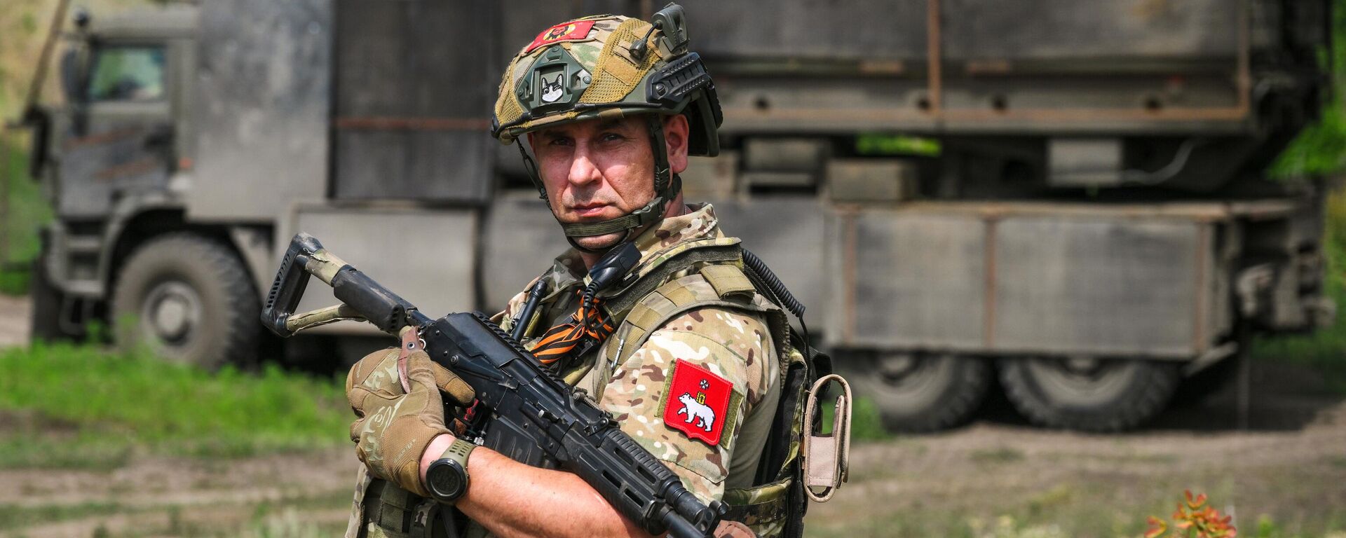 Военнослужащий ВС РФ у системы дистанционного минирования Земледелие в зоне СВО - Sputnik Латвия, 1920, 30.07.2025