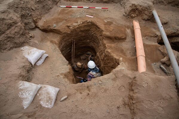 Раскопки ведутся в районе Пуэнте-Пьедра на окраине Лимы - Sputnik Латвия