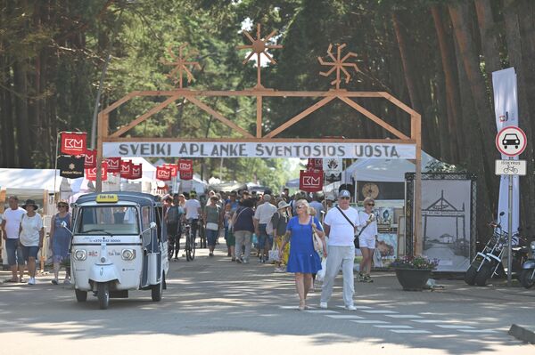 В курортном городке Швянтойи 1-3 августа прошел Праздник рыбака и моря. - Sputnik Латвия