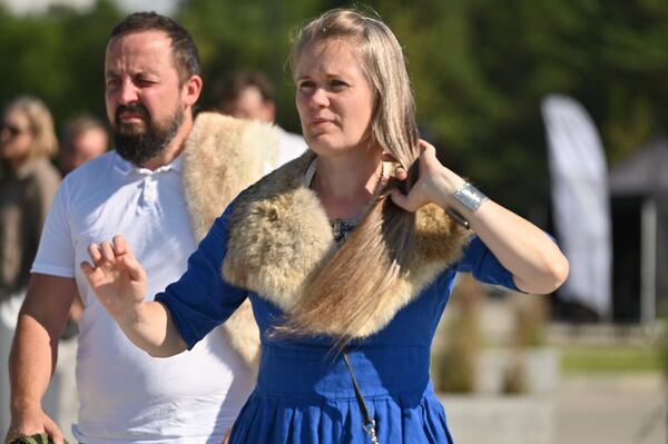 В честь мероприятия на улице Юрос растянулась ярмарка ремесел, на которой были представлены товары, связанные с морем и рыбным промыслом.  - Sputnik Латвия