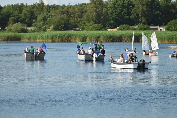 Гостей праздника ожидала насыщенная программа – от соревнований до вечерних концертов.  - Sputnik Латвия