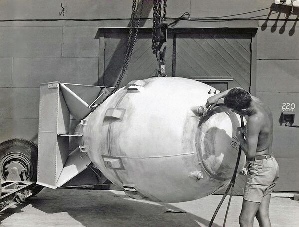Атомная бомба &quot;Толстяк&quot;, сброшенная на Нагасаки в 1945 году. - Sputnik Латвия
