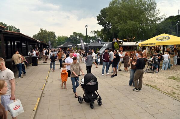 Ежегодно фестиваль посещают до восьми тысяч человек.  - Sputnik Латвия