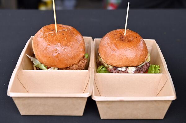 На фото: один из сетов фестиваля Burger Fest. - Sputnik Латвия