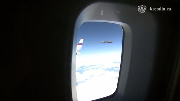 Истребители F-22 сопроводили борт Президента России по пути с Аляски в Россию - Sputnik Латвия