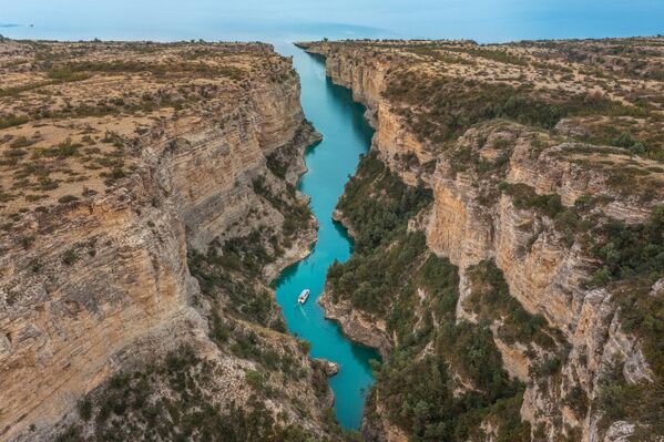 Снимок Чиркейского водохранилища  фотографа Сергея Крылова, представленный на фотовыставке С высоты птичьего полета - Sputnik Латвия