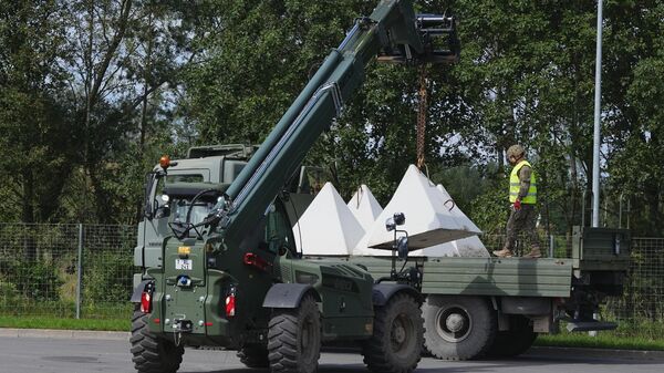 Разгрузка зубов дракона на российско-латвийской границе  - Sputnik Латвия