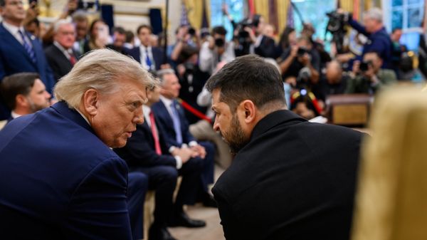 Дональд Трамп и Владимир Зеленский - Sputnik Латвия
