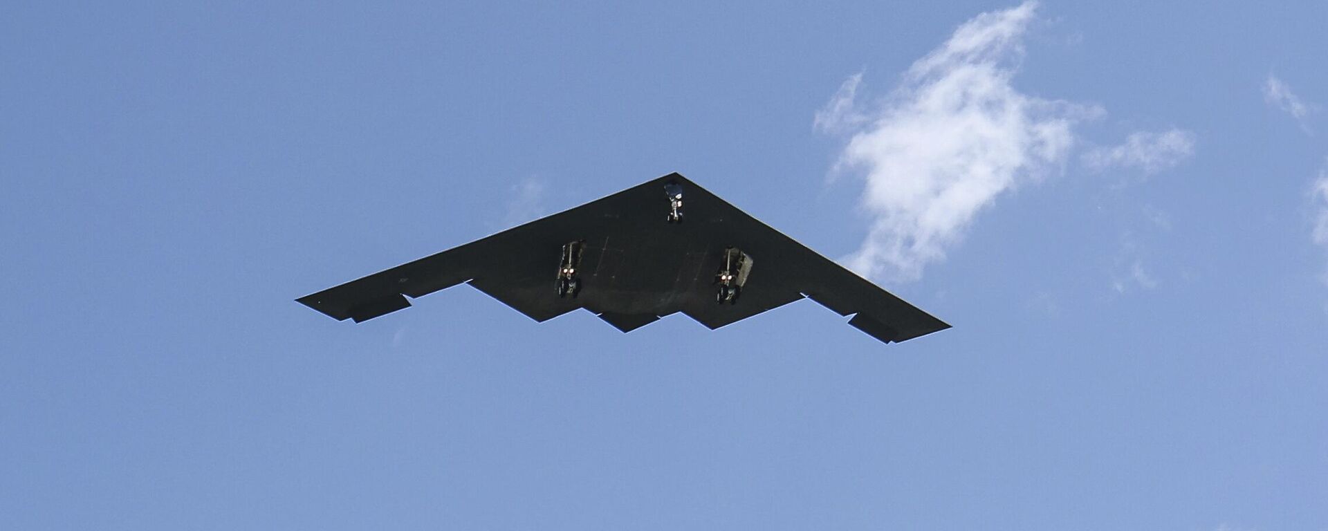 Бомбардировщик B-2 прибывает на авиабазу Уайтмен, штат Миссури, 22 июня 2025 года - Sputnik Латвия, 1920, 24.06.2025