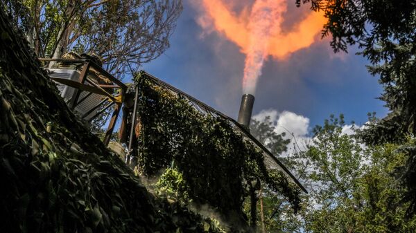 Боевая работа расчета миномета Тюльпан в зоне СВО - Sputnik Латвия