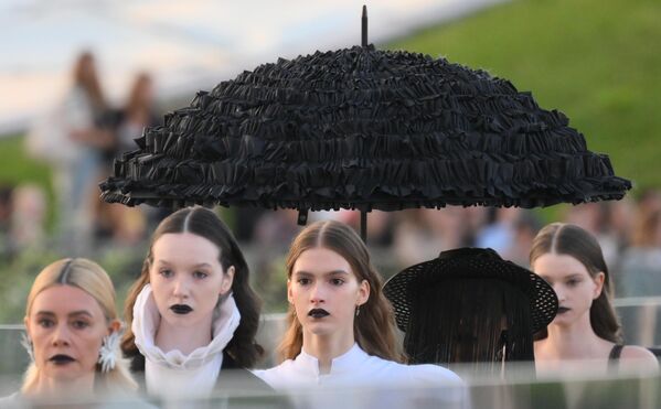 Саммит посвящен формированию новых направлений в моде, развитию сотрудничества, производства, мобильности талантов и расширению доступа к рынкам между странами БРИКС - Sputnik Латвия