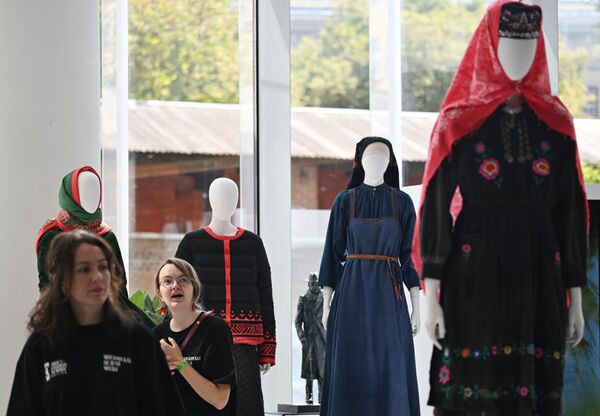 В программу форума также вошла выставка &quot;Родные мотивы&quot; - Sputnik Латвия