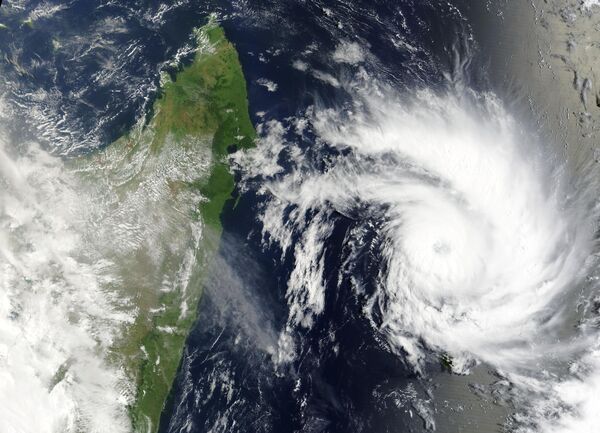 Тропический циклон &quot;Гаранс&quot; впервые сформировался над южной частью Индийского океана. - Sputnik Латвия