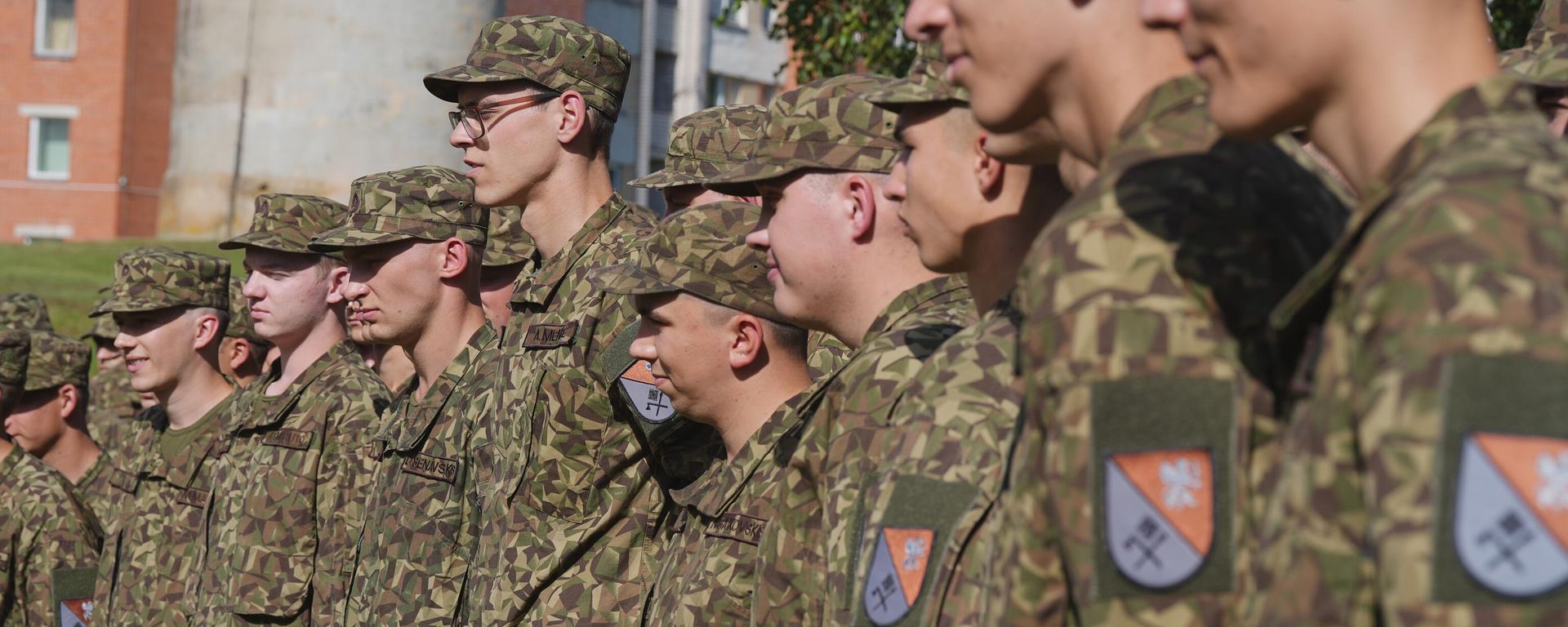 Президент Латвии Эдгарс Ринкевичс посетил базу 36-го батальона боевой поддержки Земессардзе в Лузнаве - Sputnik Латвия, 1920, 30.04.2026