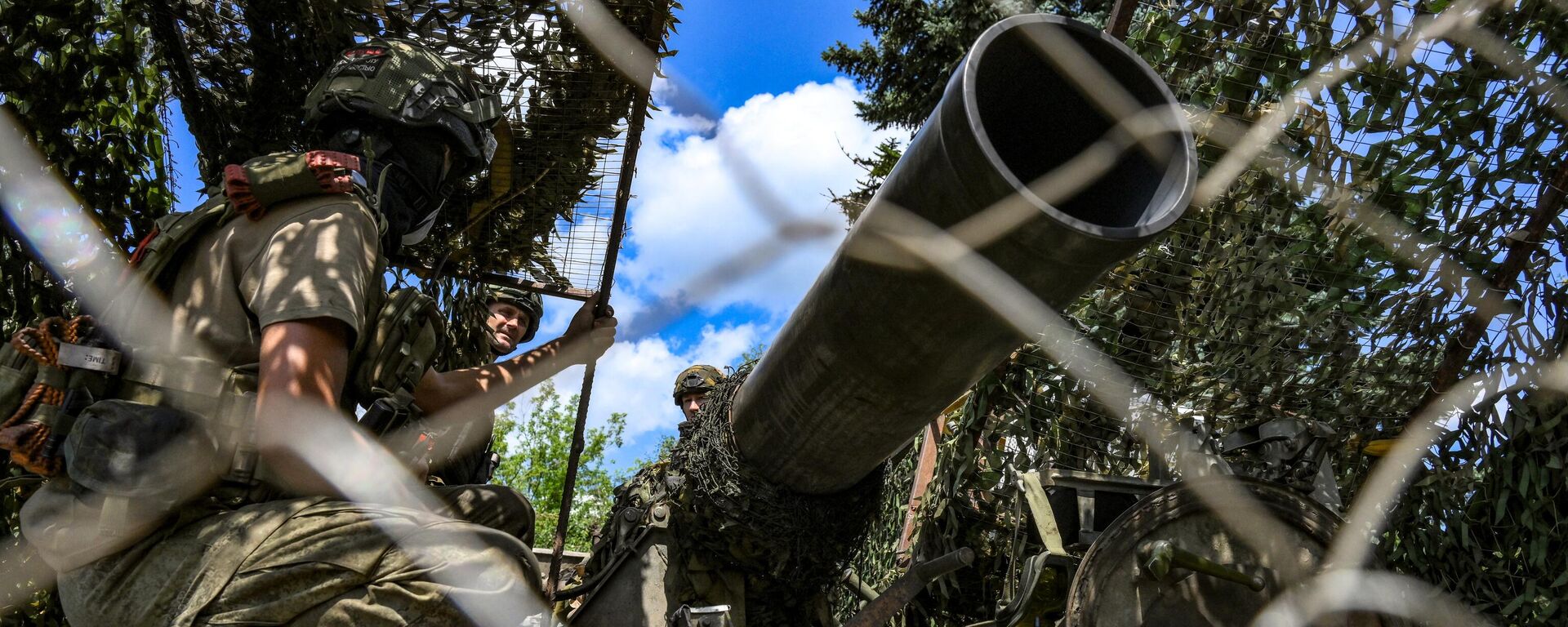 Расчет миномета 2С4 Тюльпан работает по позициям противника в зоне СВО - Sputnik Латвия, 1920, 06.11.2025