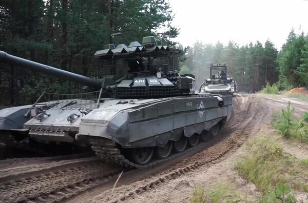 Военная техника во время совместных военных учений России и Беларуси &quot;Запад-2025&quot; - Sputnik Латвия